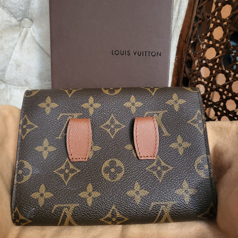 (SOLD)Authentic Louis Vuitton belt pouch - Picture 2 of 6